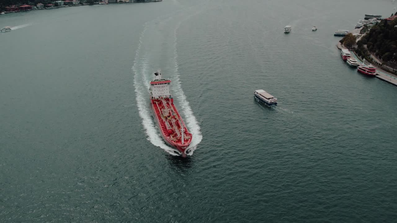 Maritime commodity transport
